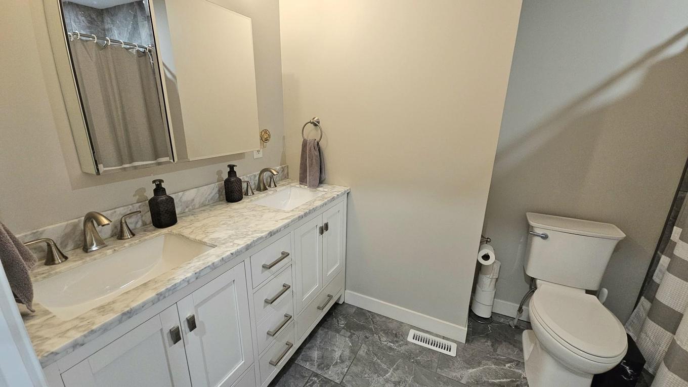 309 Marks Street S, Thunder Bay, ON - Indoor Photo Showing Bathroom