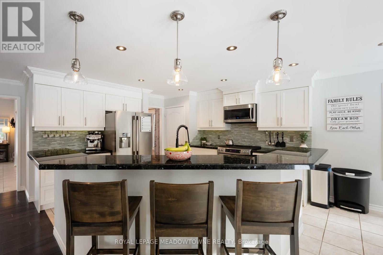 19 Grist Mill Drive, Halton Hills, ON - Indoor Photo Showing Kitchen With Stainless Steel Kitchen With Upgraded Kitchen