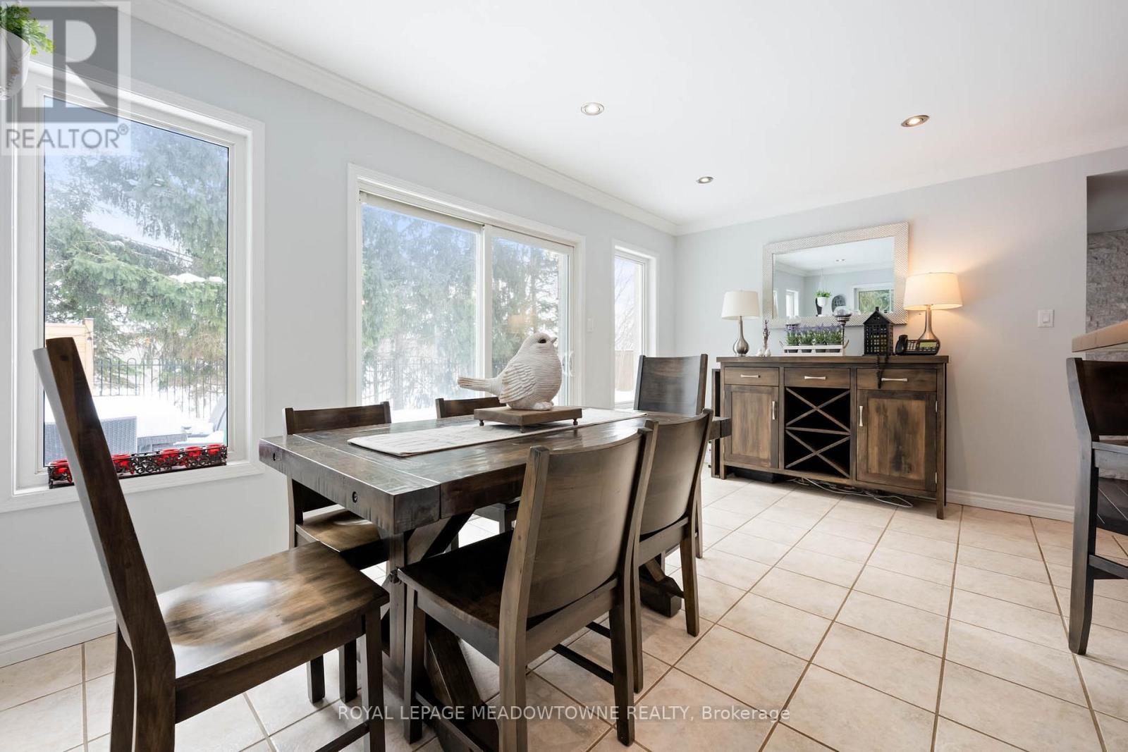 19 Grist Mill Drive, Halton Hills, ON - Indoor Photo Showing Dining Room