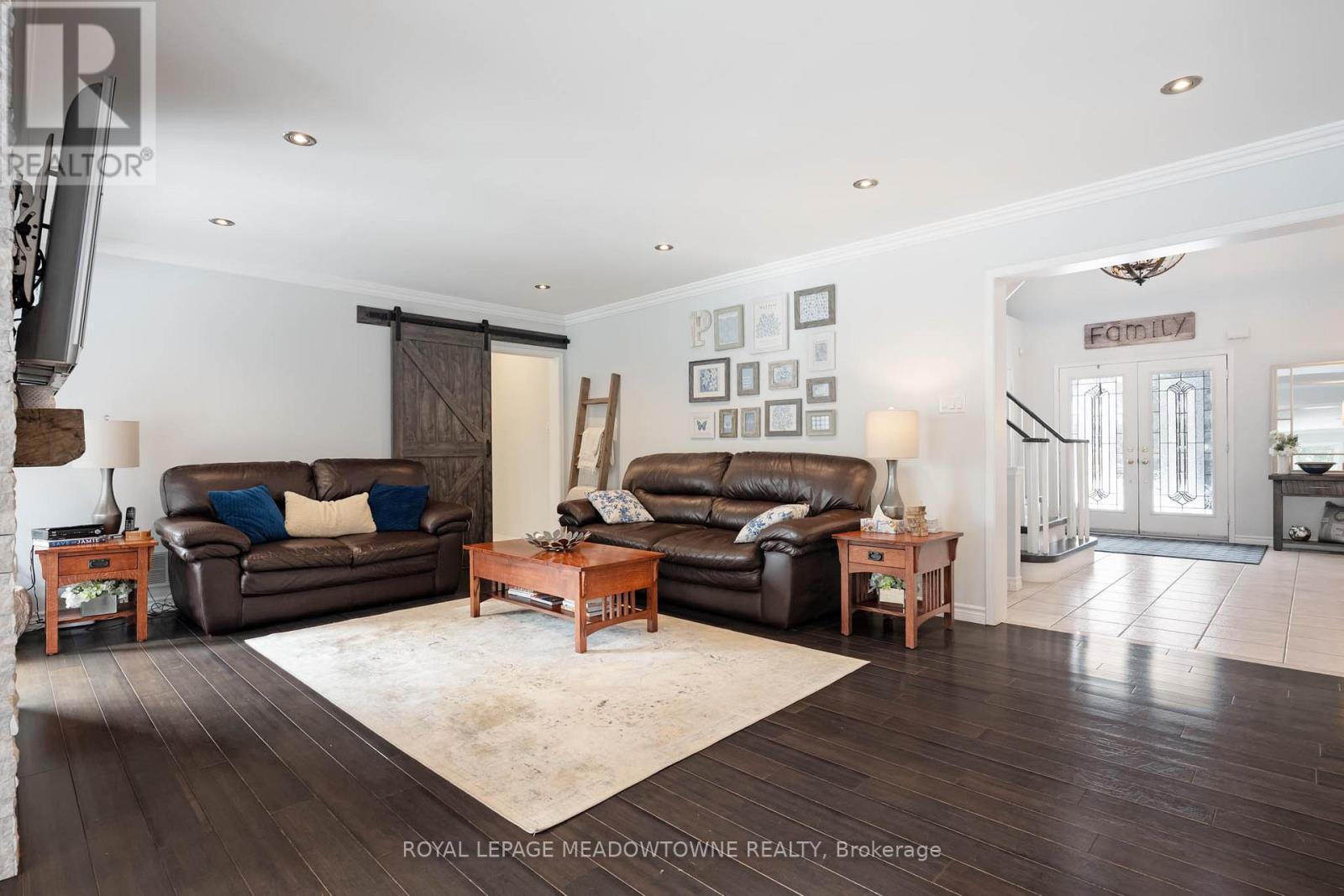 19 Grist Mill Drive, Halton Hills, ON - Indoor Photo Showing Living Room