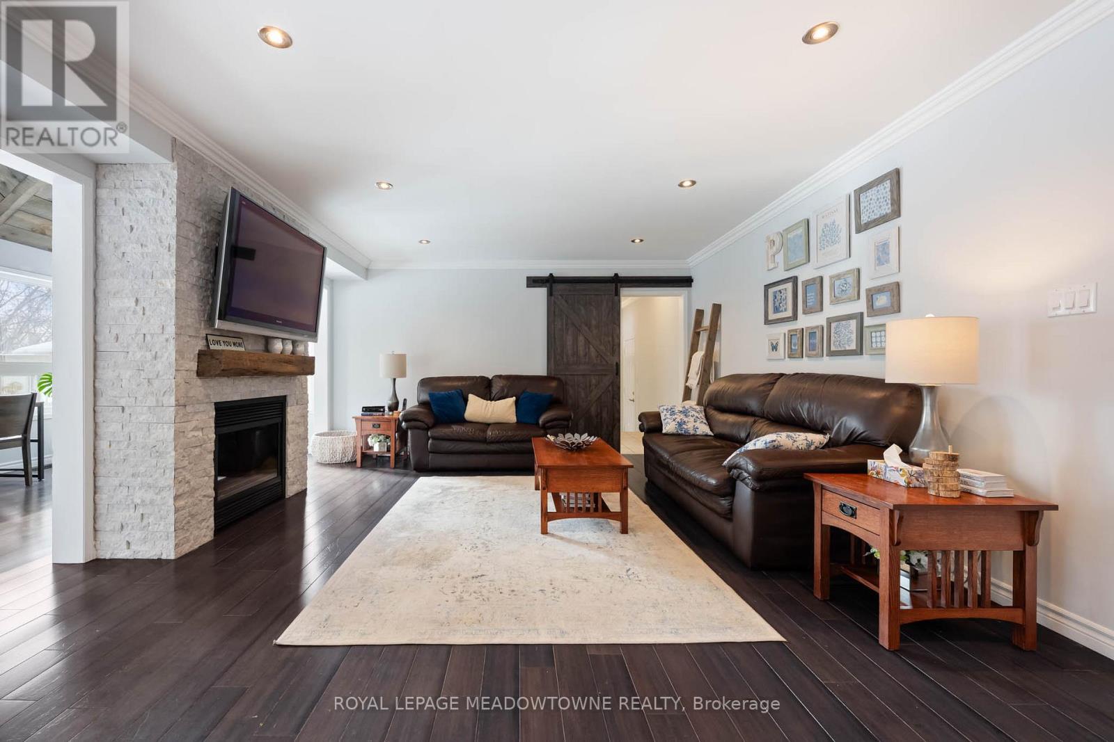 19 Grist Mill Drive, Halton Hills, ON - Indoor With Fireplace