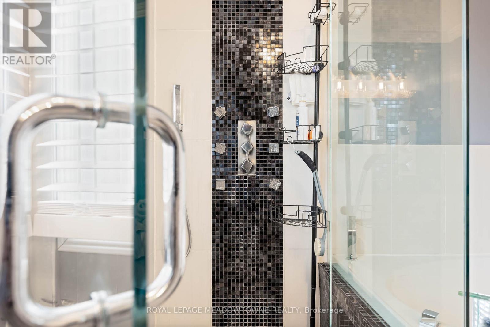 19 Grist Mill Drive, Halton Hills, ON - Indoor Photo Showing Bathroom