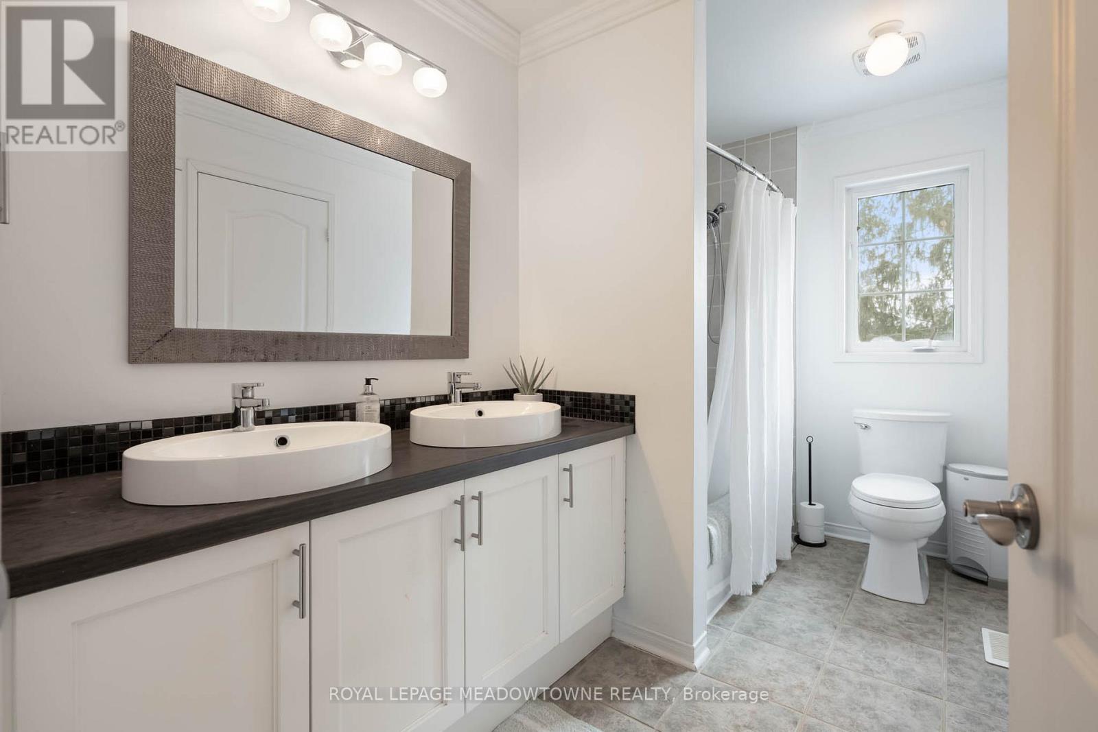 19 Grist Mill Drive, Halton Hills, ON - Indoor Photo Showing Bathroom