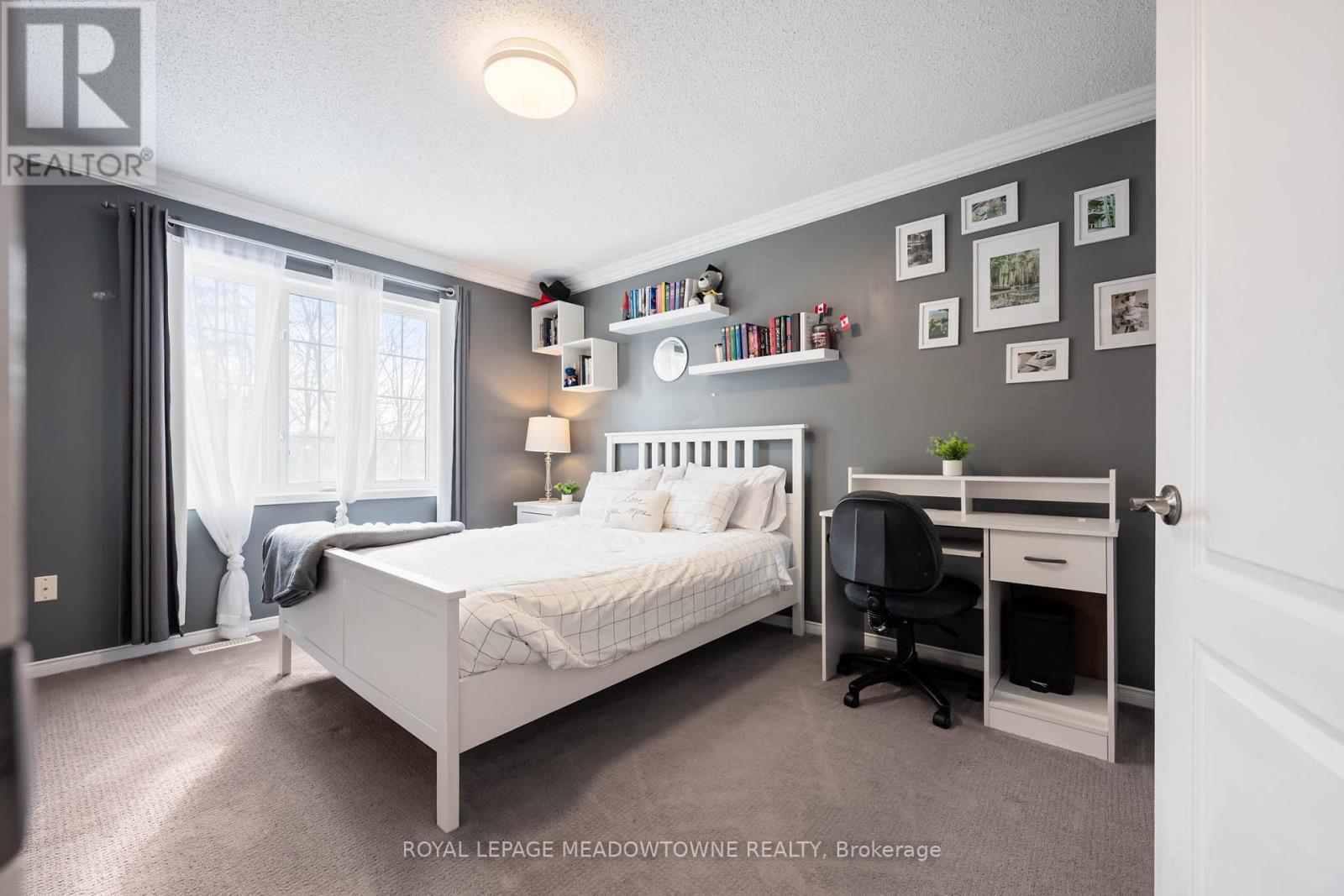 19 Grist Mill Drive, Halton Hills, ON - Indoor Photo Showing Bedroom