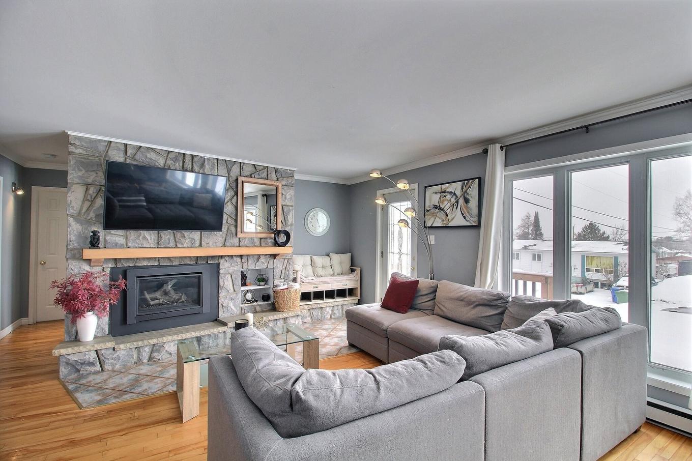 Living room - 1577 Rue Lawlis, Val-D'Or, QC - Indoor Photo Showing Living Room With Fireplace