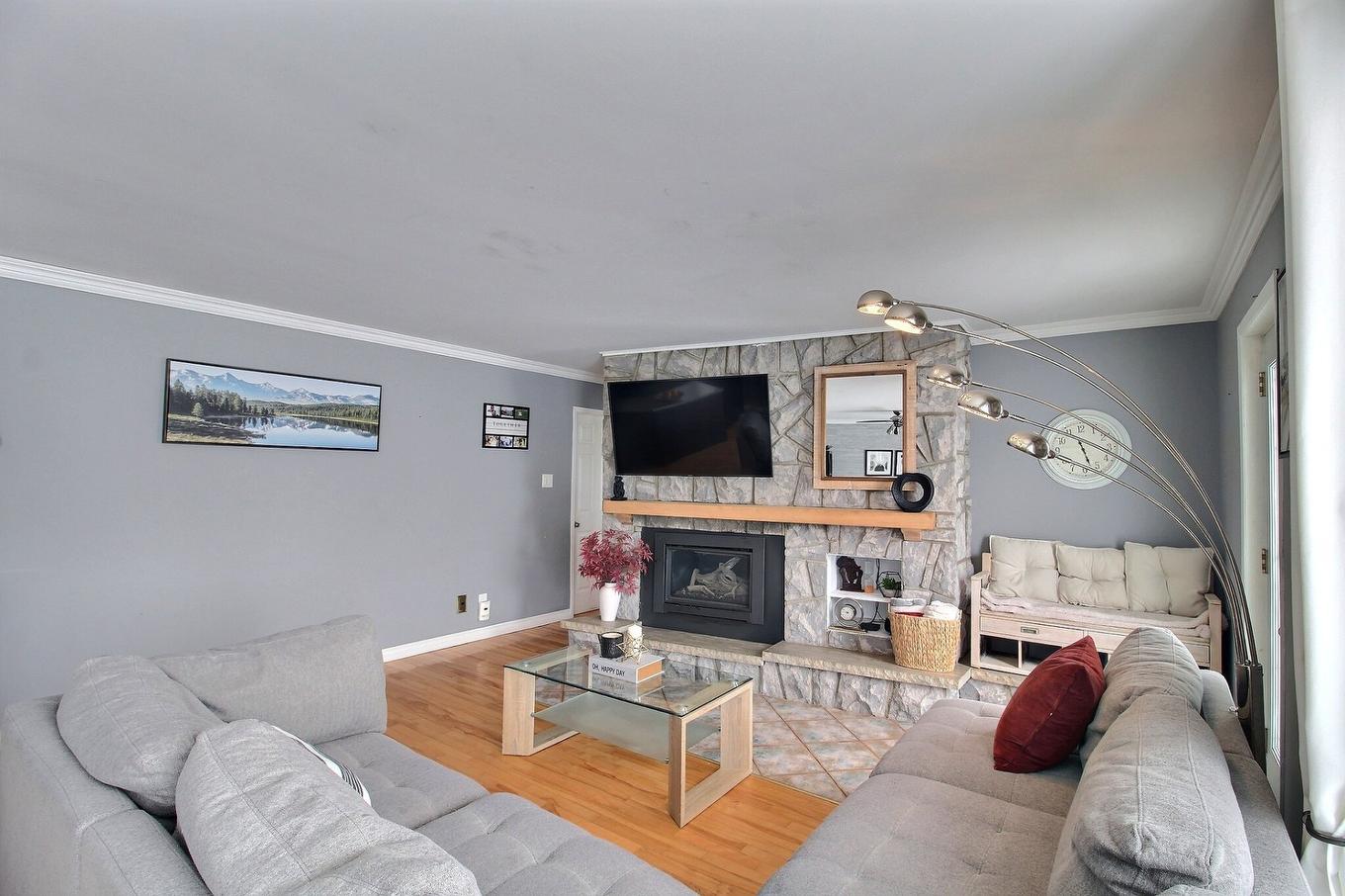 Living room - 1577 Rue Lawlis, Val-D'Or, QC - Indoor Photo Showing Living Room With Fireplace