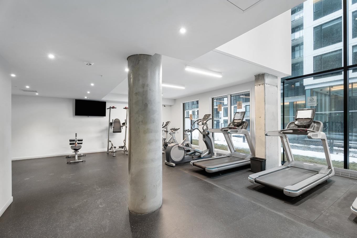 Salle d'exercice - 801-1485 Rue Des Bassins, Montréal (Le Sud-Ouest), QC - Indoor Photo Showing Gym Room