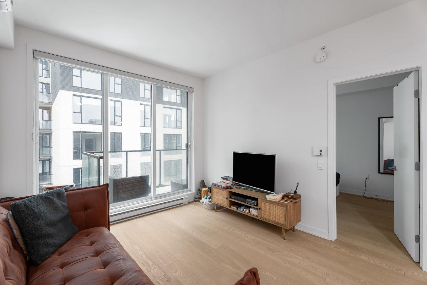 Salon - 801-1485 Rue Des Bassins, Montréal (Le Sud-Ouest), QC - Indoor Photo Showing Living Room