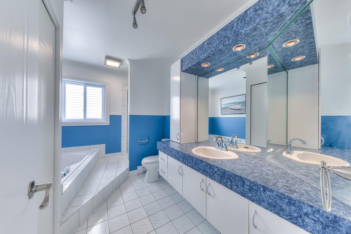 Salle de bains - 2600 Rue Camus, Terrebonne (Terrebonne), QC - Indoor Photo Showing Bathroom