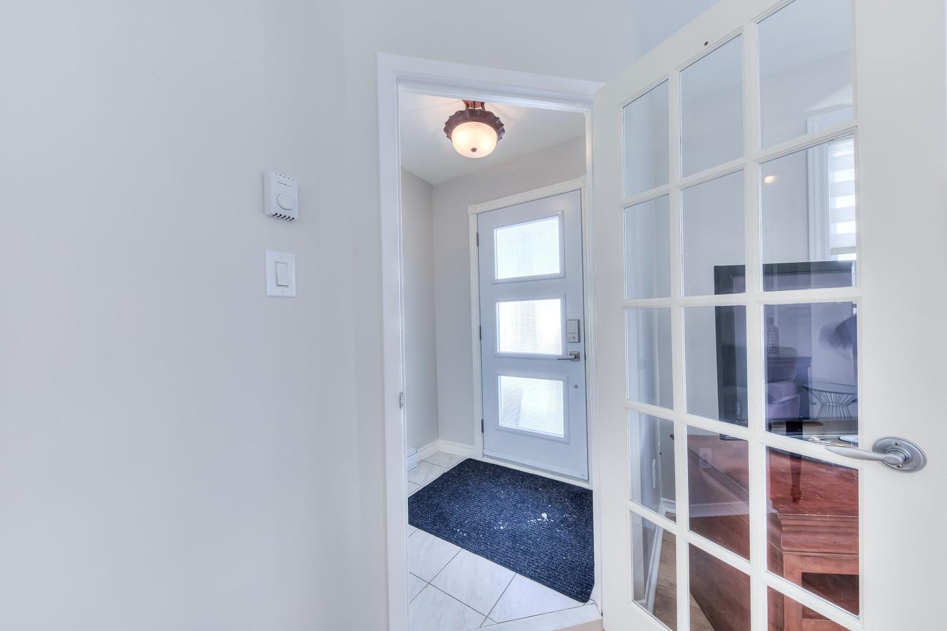 Hall d'entrée/Vestibule - 2600 Rue Camus, Terrebonne (Terrebonne), QC - Indoor Photo Showing Other Room