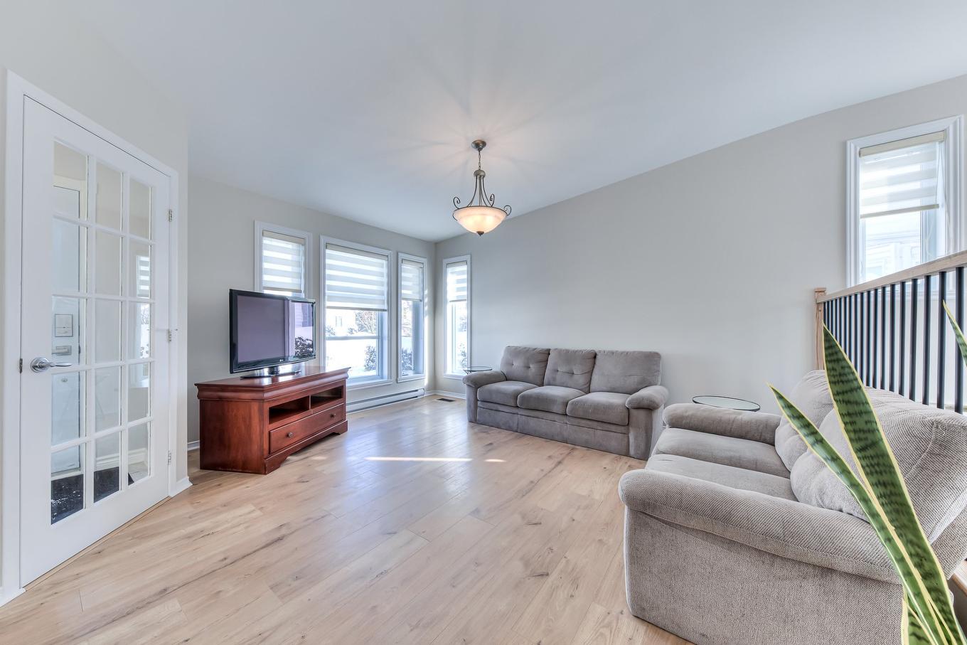 Salon - 2600 Rue Camus, Terrebonne (Terrebonne), QC - Indoor Photo Showing Living Room