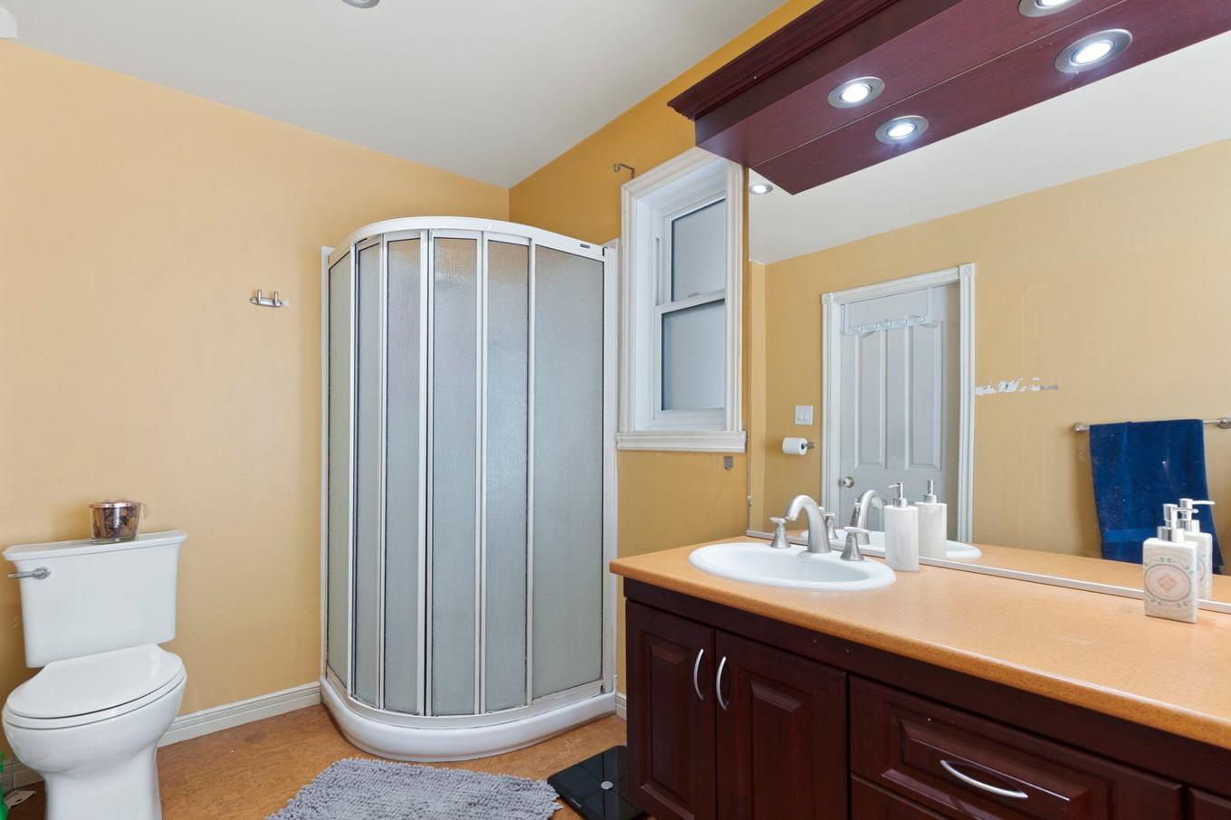 Bathroom - 1410 Rue Jolicoeur, Montréal (Le Sud-Ouest), QC - Indoor Photo Showing Bathroom