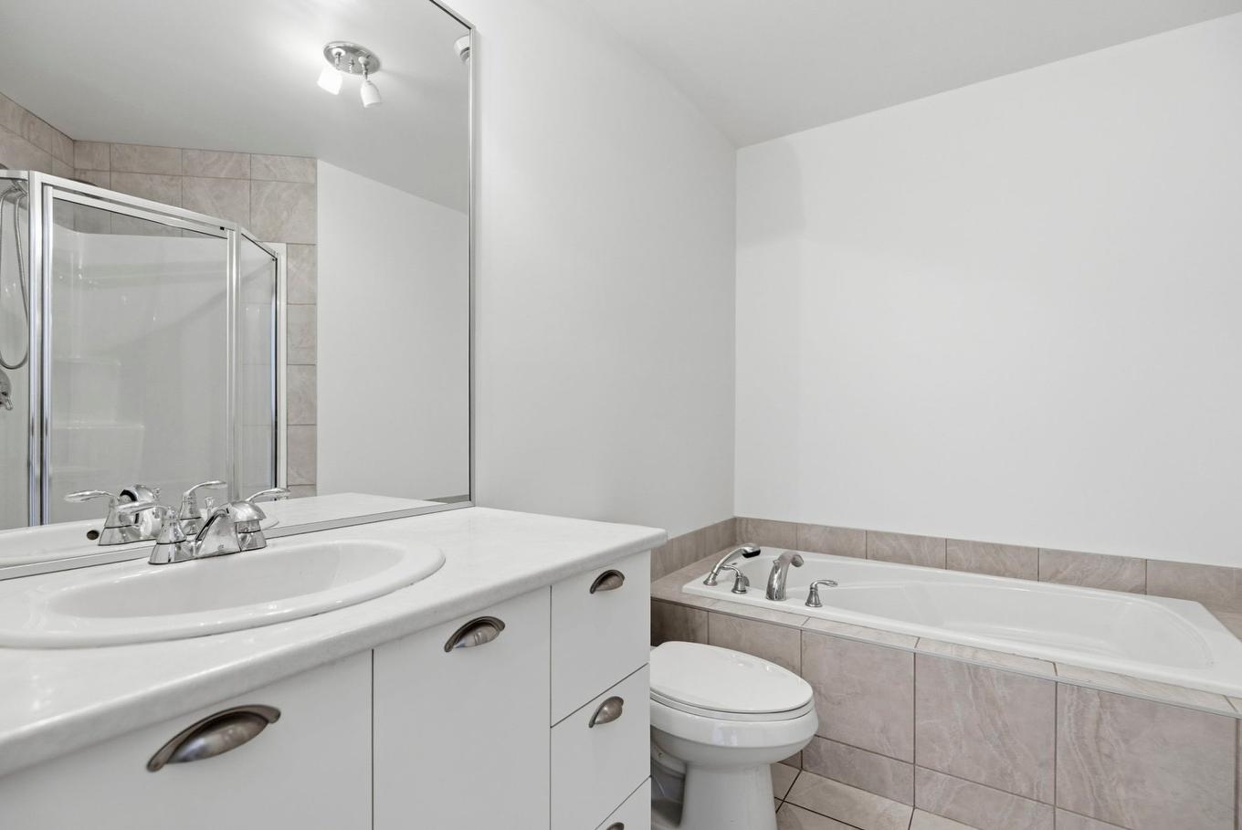 Salle de bains - 7511 Boul. Cousineau, Longueuil (Saint-Hubert), QC - Indoor Photo Showing Bathroom