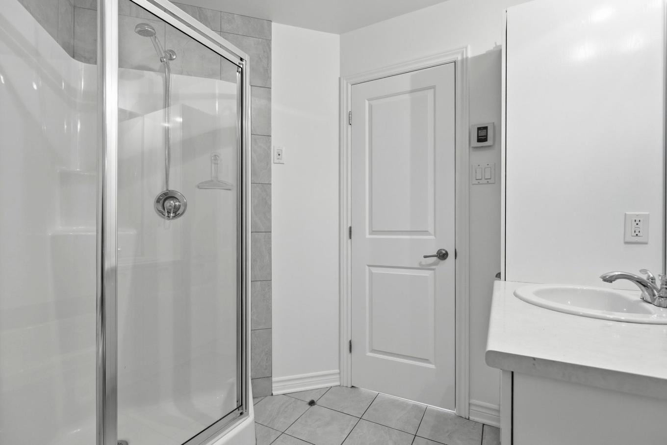 Salle de bains - 7511 Boul. Cousineau, Longueuil (Saint-Hubert), QC - Indoor Photo Showing Bathroom