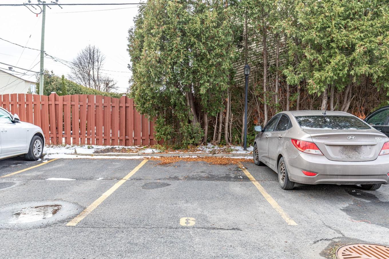 Stationnement - 7511 Boul. Cousineau, Longueuil (Saint-Hubert), QC - Outdoor