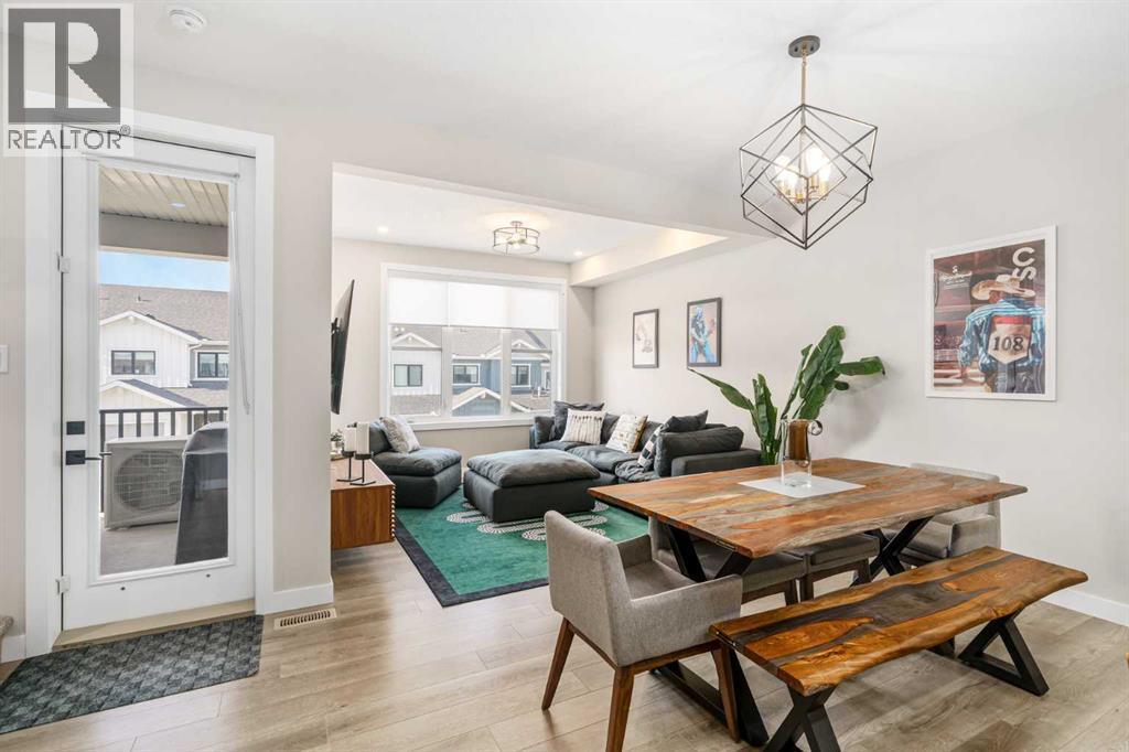 915 Crestridge Common Sw, Calgary, AB - Indoor Photo Showing Other Room