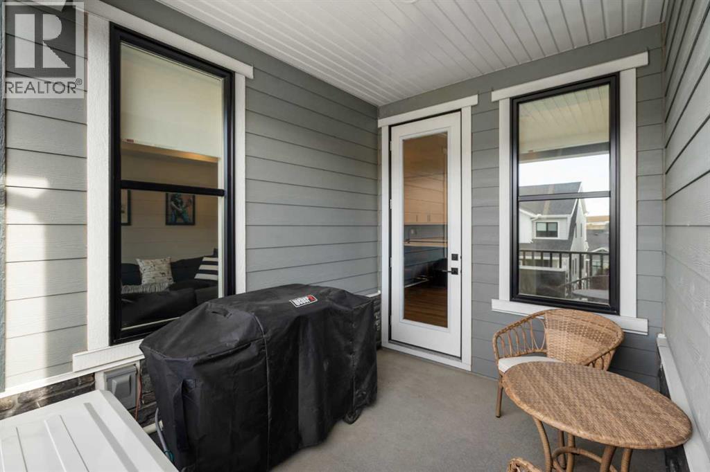 915 Crestridge Common Sw, Calgary, AB - Outdoor With Exterior