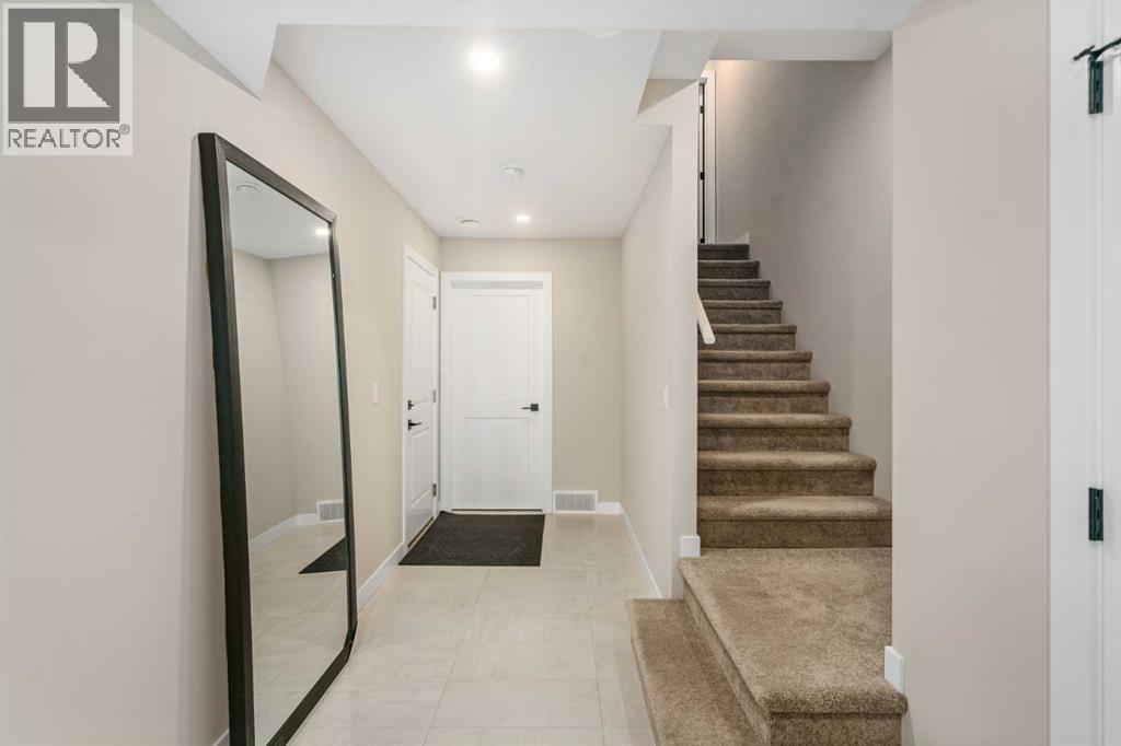 915 Crestridge Common Sw, Calgary, AB - Indoor Photo Showing Other Room