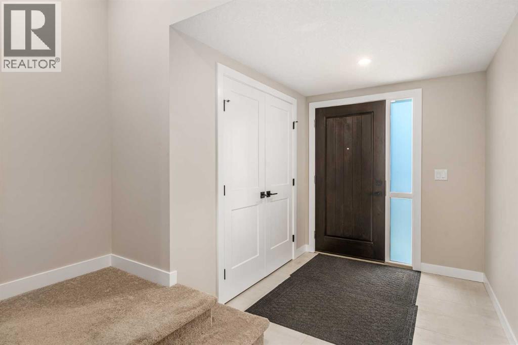 915 Crestridge Common Sw, Calgary, AB - Indoor Photo Showing Other Room