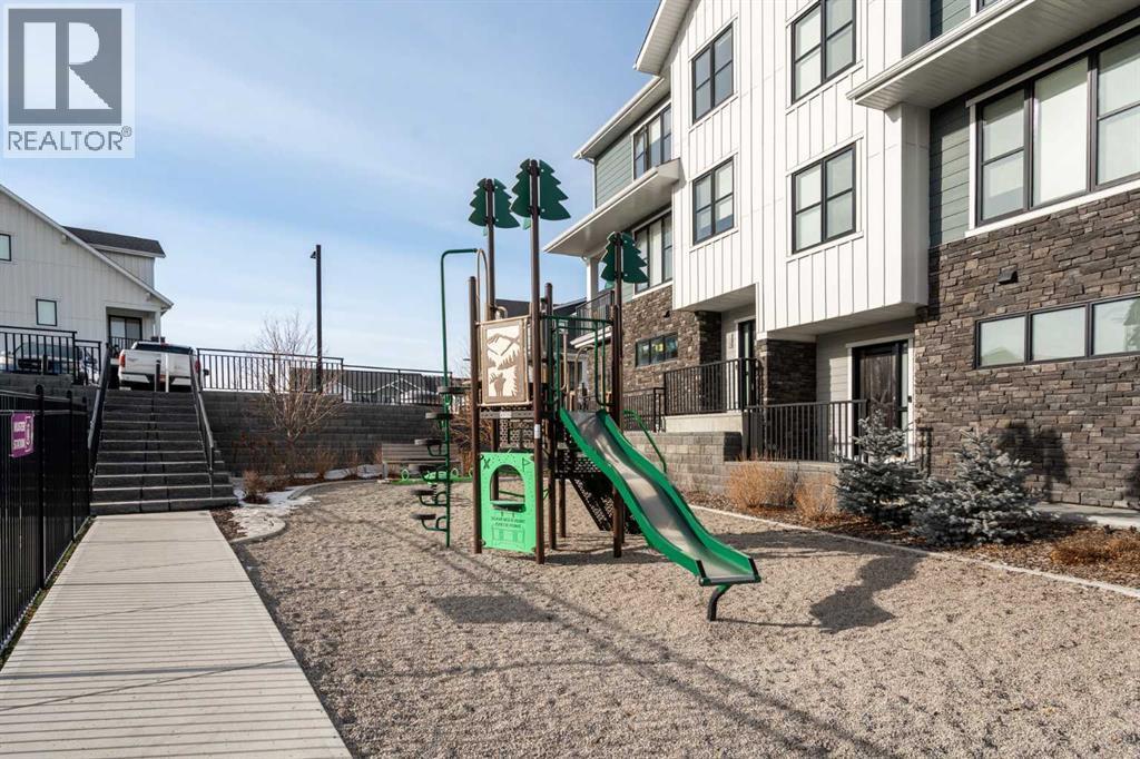 915 Crestridge Common Sw, Calgary, AB - Outdoor