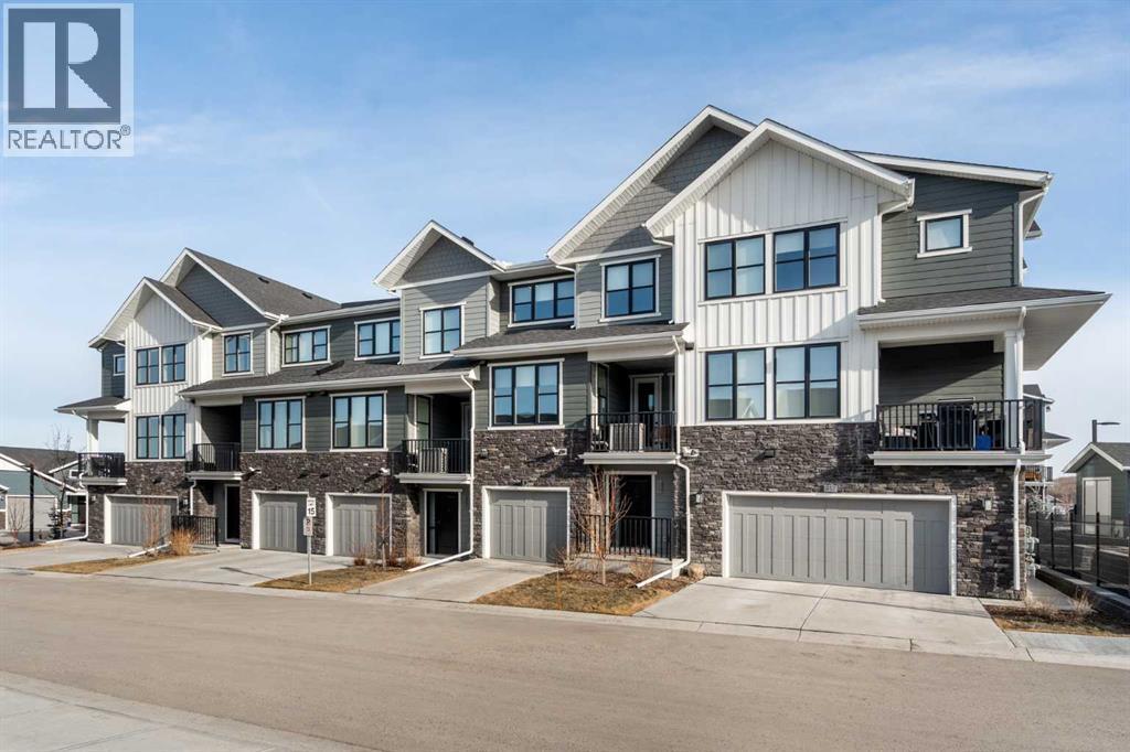915 Crestridge Common Sw, Calgary, AB - Outdoor With Balcony With Facade