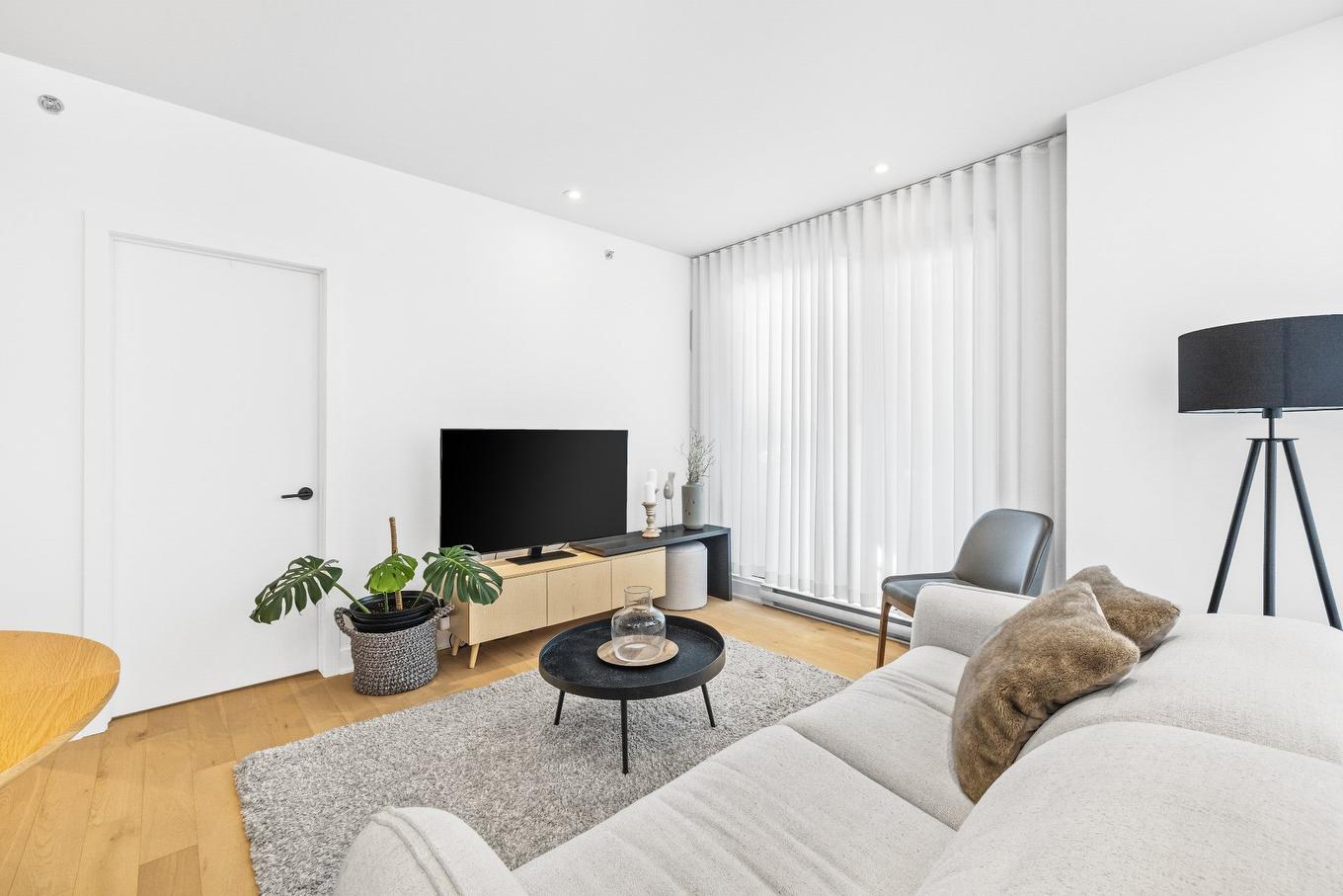 Living room - 656-288 Rue Richmond, Montréal (Le Sud-Ouest), QC - Indoor Photo Showing Living Room