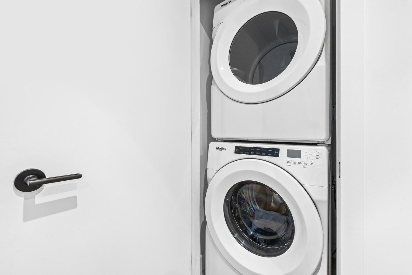 Bathroom - 656-288 Rue Richmond, Montréal (Le Sud-Ouest), QC - Indoor Photo Showing Laundry Room