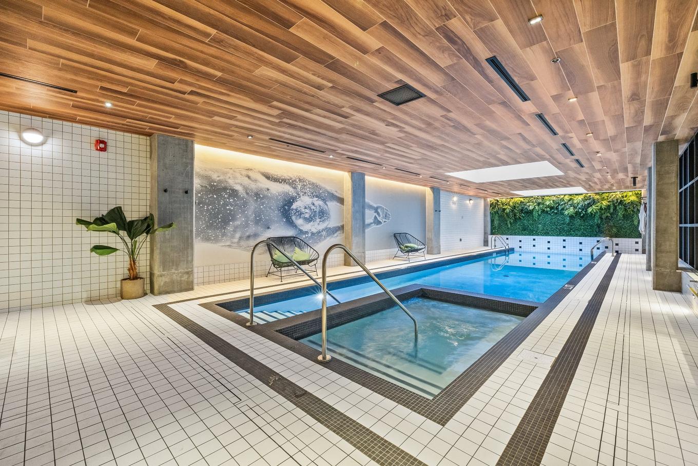 Pool - 656-288 Rue Richmond, Montréal (Le Sud-Ouest), QC - Indoor Photo Showing Other Room With In Ground Pool