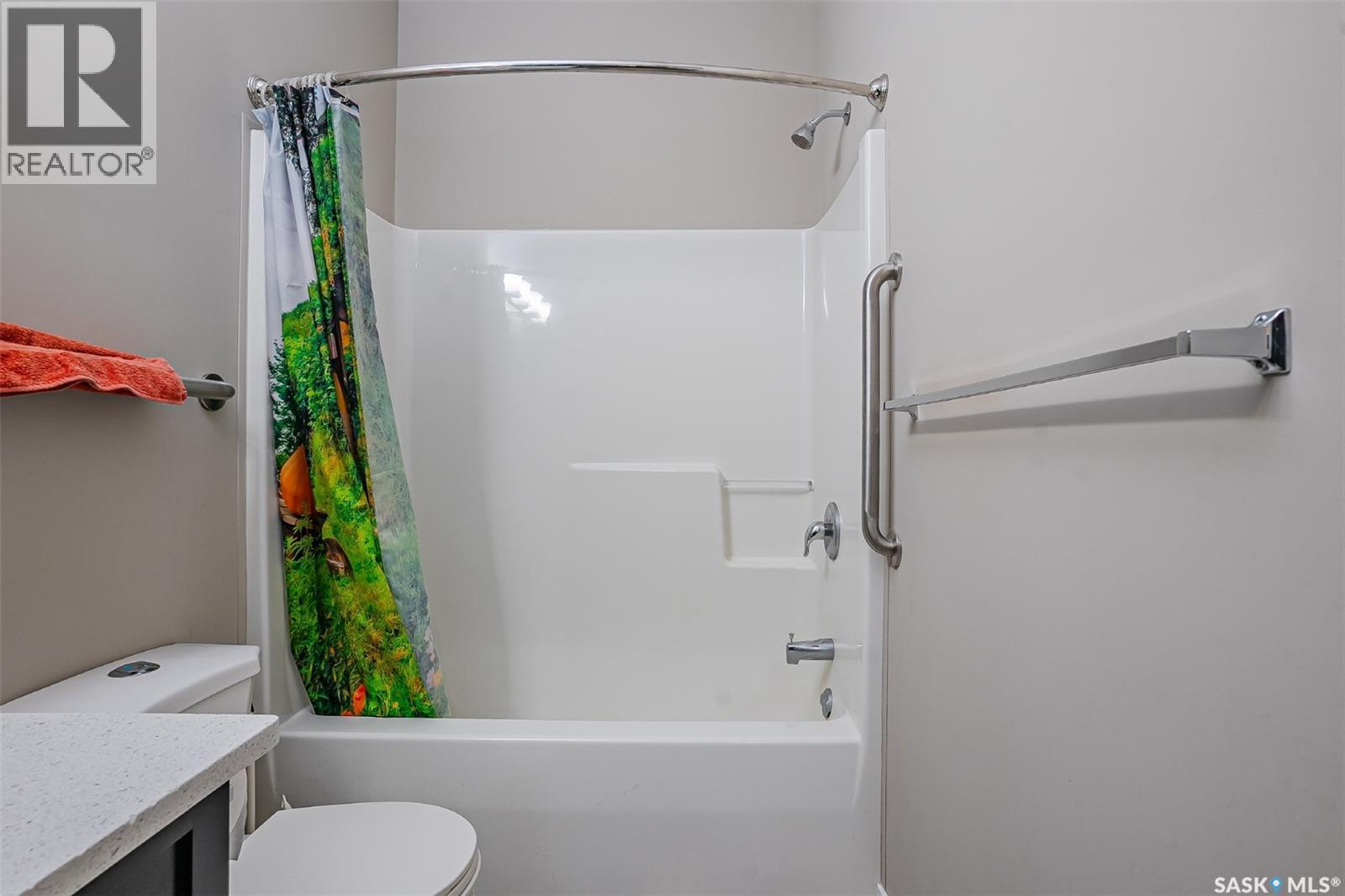 216 545 Hassard Close, Saskatoon, SK - Indoor Photo Showing Bathroom