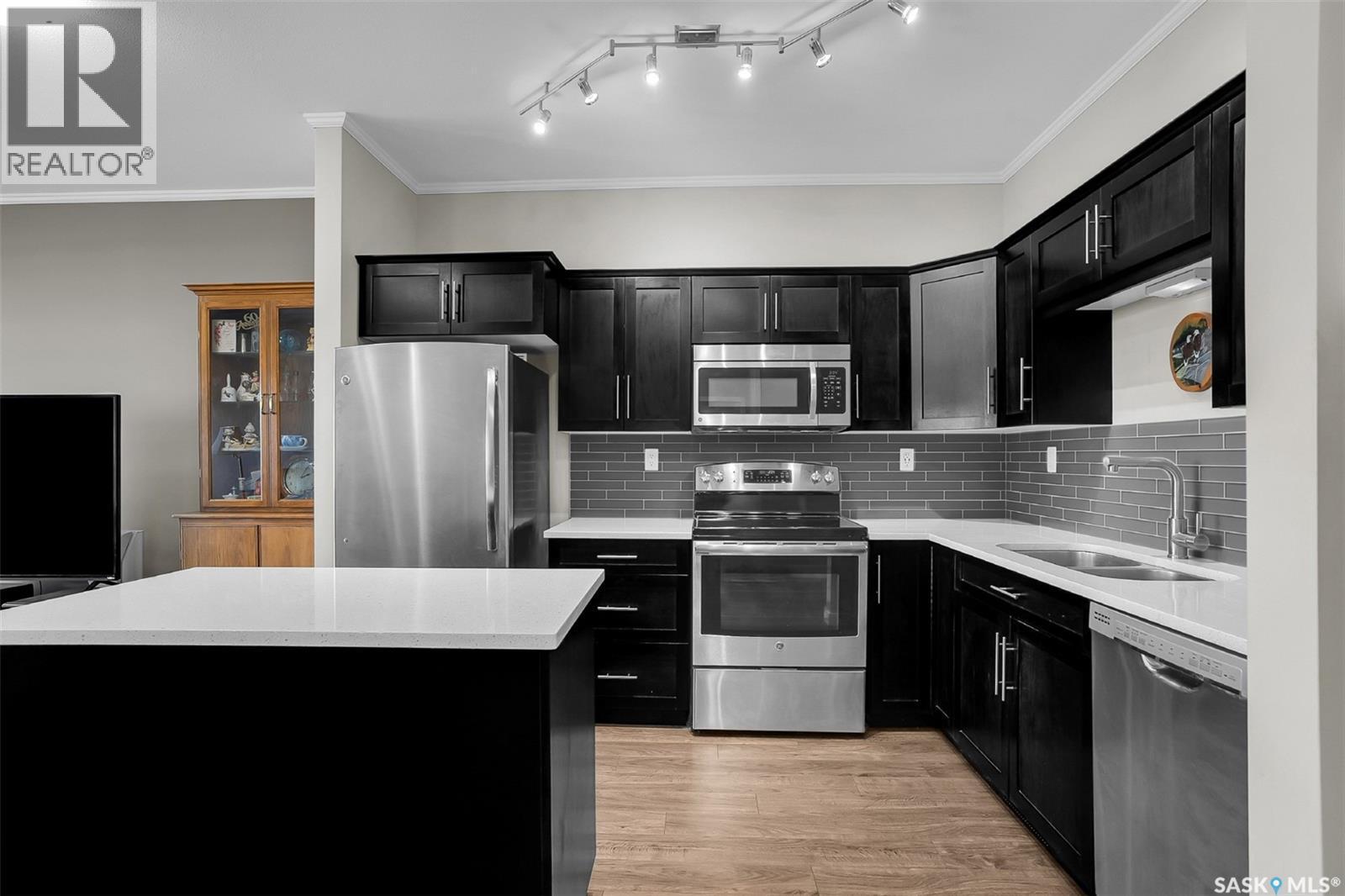 216 545 Hassard Close, Saskatoon, SK - Indoor Photo Showing Kitchen With Stainless Steel Kitchen With Double Sink With Upgraded Kitchen