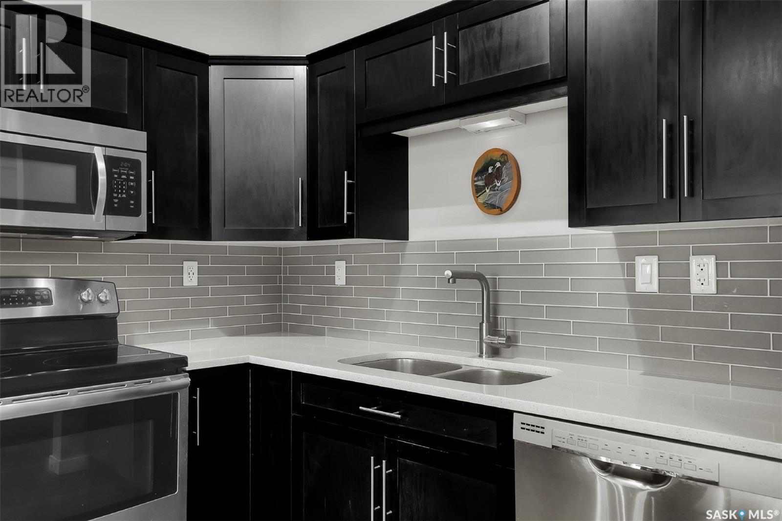 216 545 Hassard Close, Saskatoon, SK - Indoor Photo Showing Kitchen With Double Sink With Upgraded Kitchen