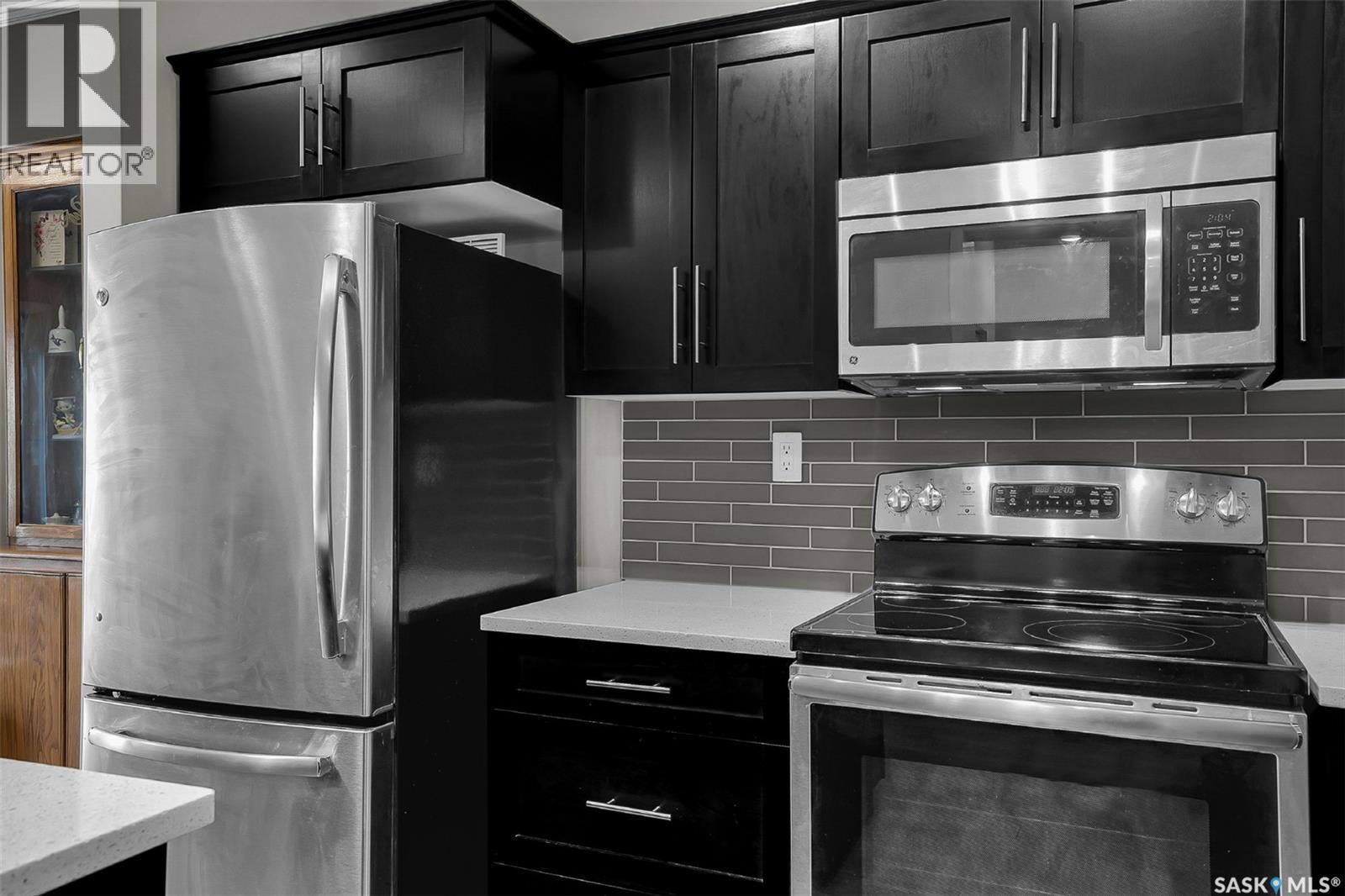 216 545 Hassard Close, Saskatoon, SK - Indoor Photo Showing Kitchen With Stainless Steel Kitchen