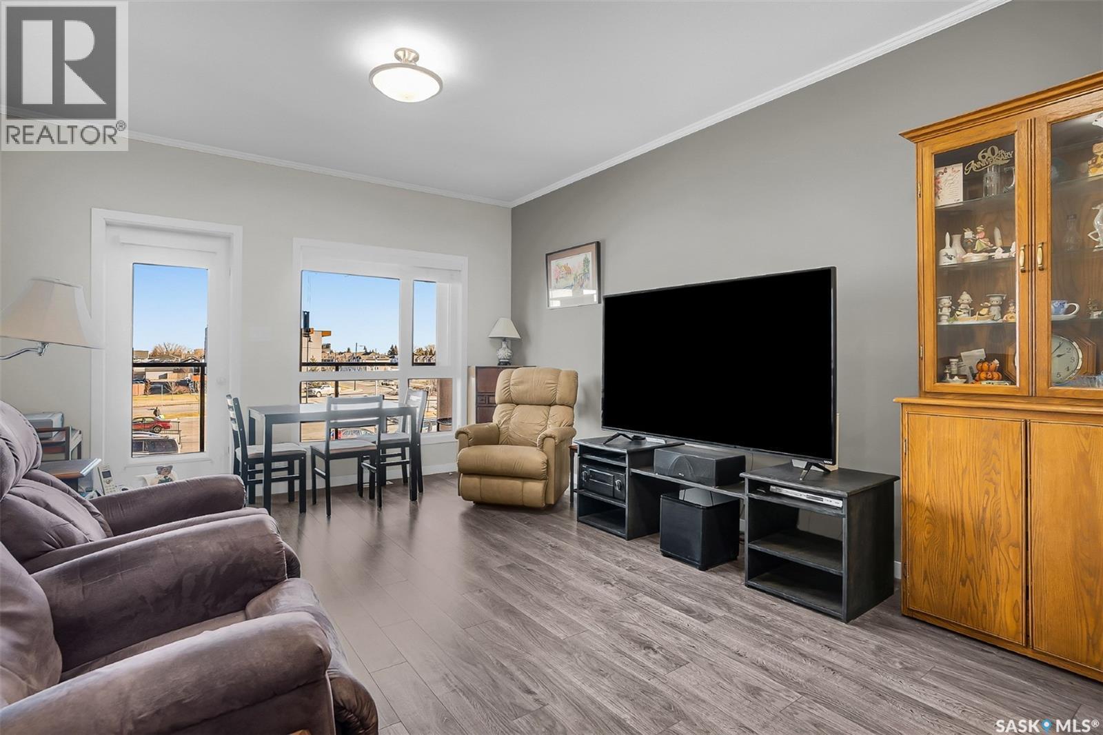 216 545 Hassard Close, Saskatoon, SK - Indoor Photo Showing Living Room