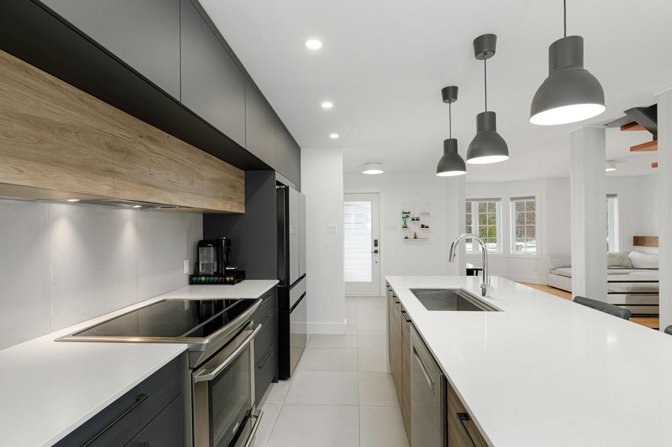Kitchen - 11621 Rue Du Seigle, Terrebonne (La Plaine), QC - Indoor Photo Showing Kitchen With Upgraded Kitchen