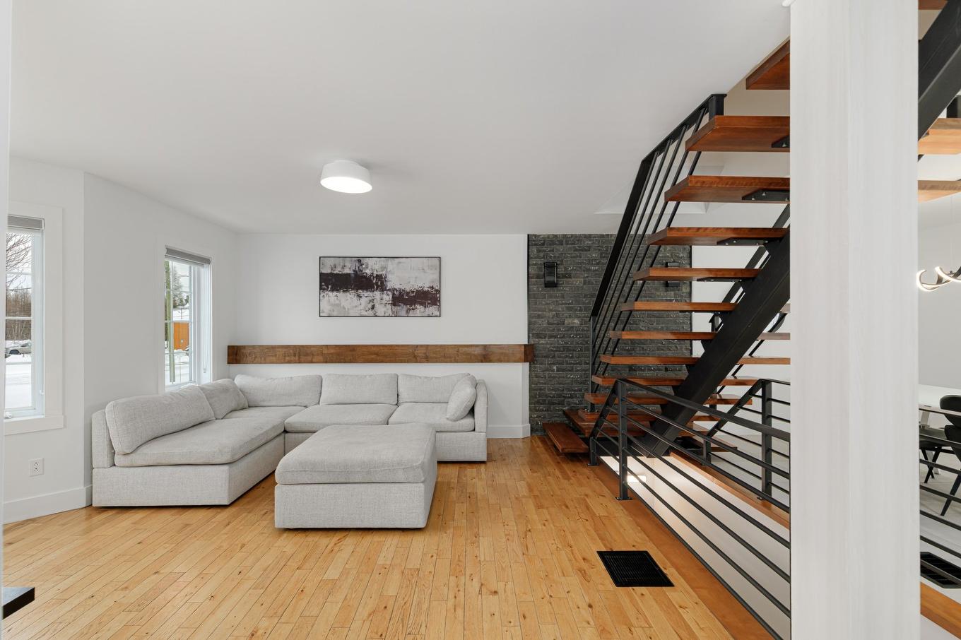 Living room - 11621 Rue Du Seigle, Terrebonne (La Plaine), QC - Indoor Photo Showing Living Room