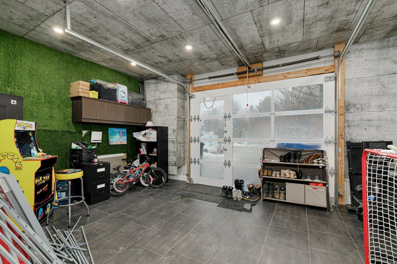 Garage - 11621 Rue Du Seigle, Terrebonne (La Plaine), QC - Indoor Photo Showing Garage