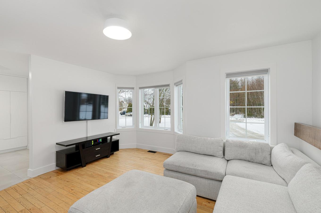Living room - 11621 Rue Du Seigle, Terrebonne (La Plaine), QC - Indoor Photo Showing Living Room