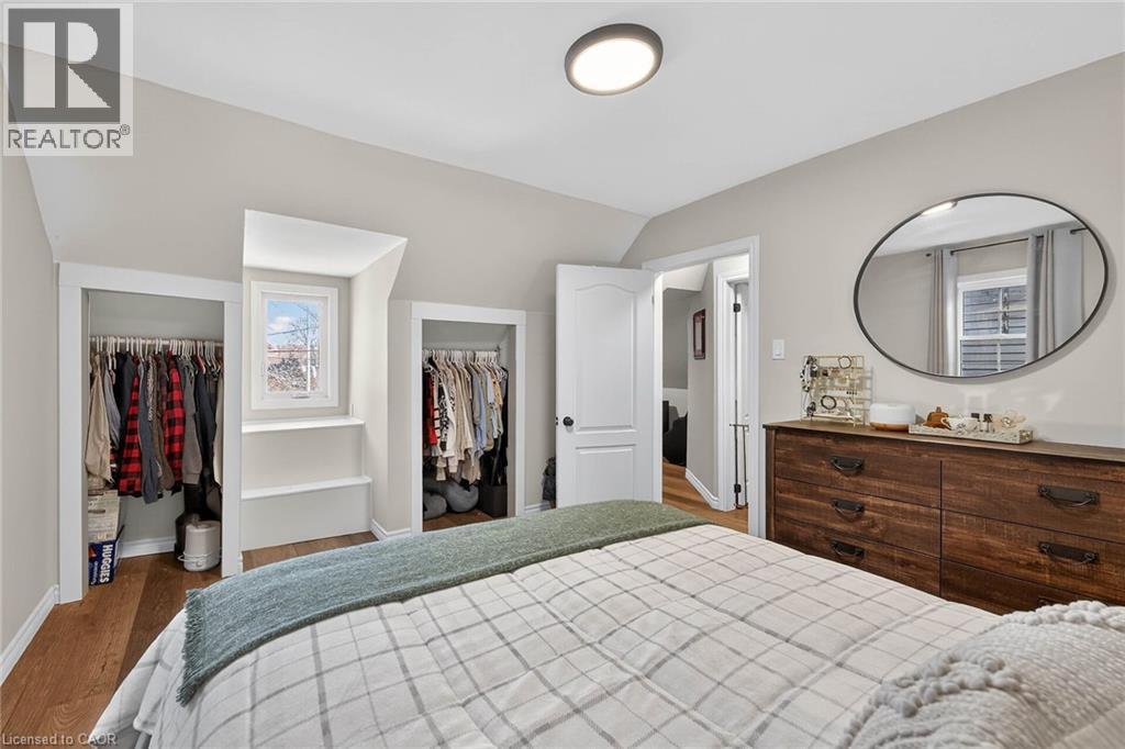 306 Cumberland Avenue, Hamilton, ON - Indoor Photo Showing Bedroom