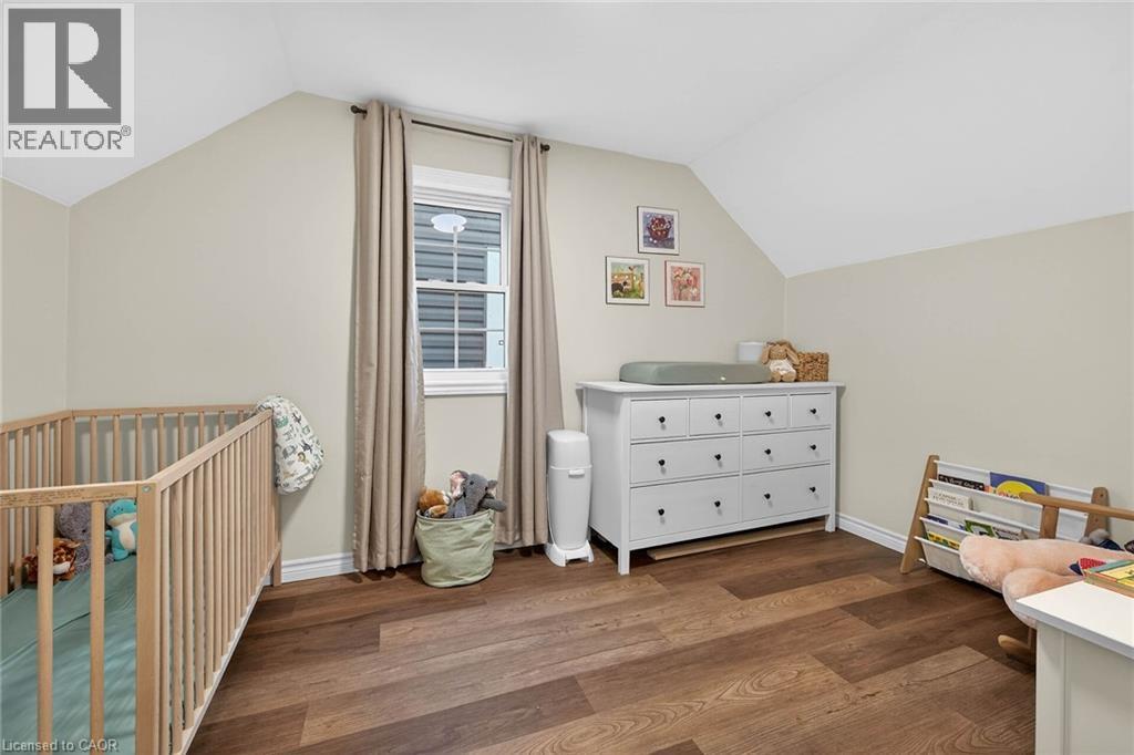 306 Cumberland Avenue, Hamilton, ON - Indoor Photo Showing Bedroom