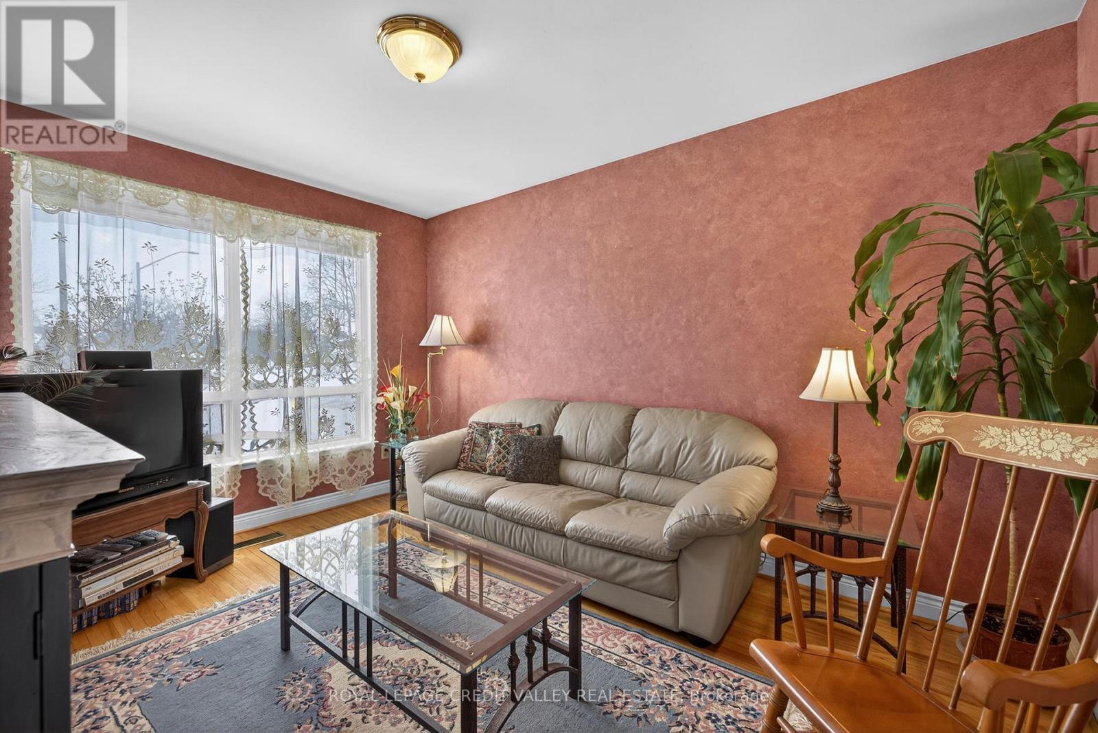 2305 Delkus Crescent, Mississauga, ON - Indoor Photo Showing Living Room