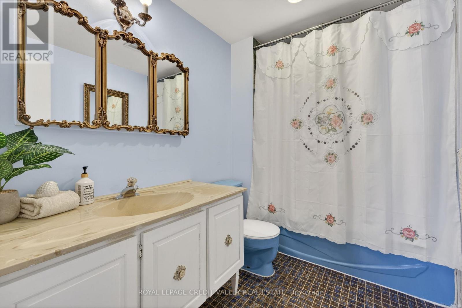 2305 Delkus Crescent, Mississauga, ON - Indoor Photo Showing Bathroom