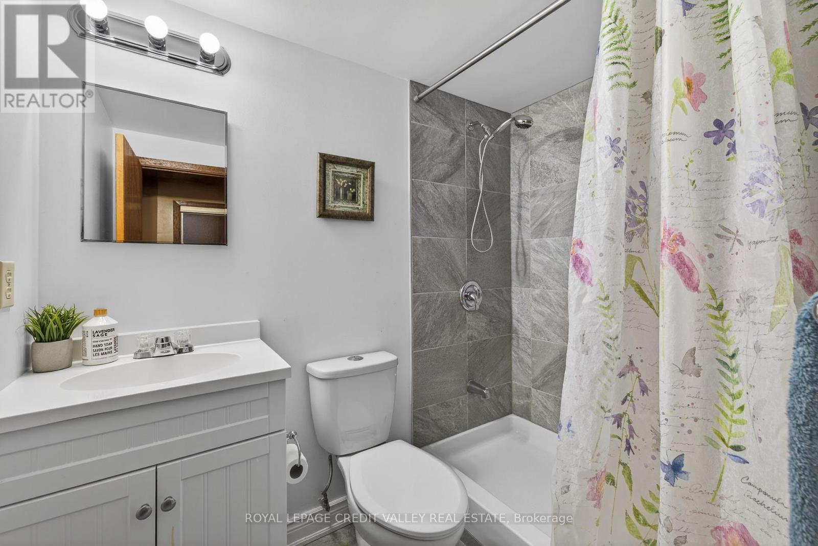 2305 Delkus Crescent, Mississauga, ON - Indoor Photo Showing Bathroom