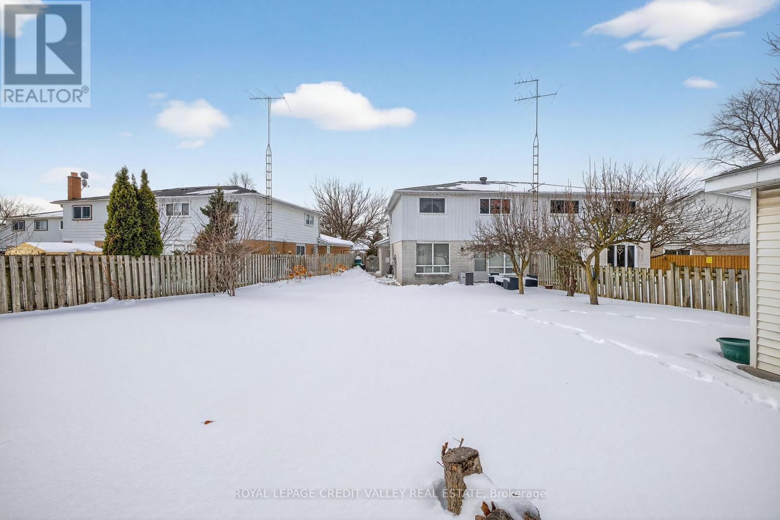 2305 Delkus Crescent, Mississauga, ON - Outdoor