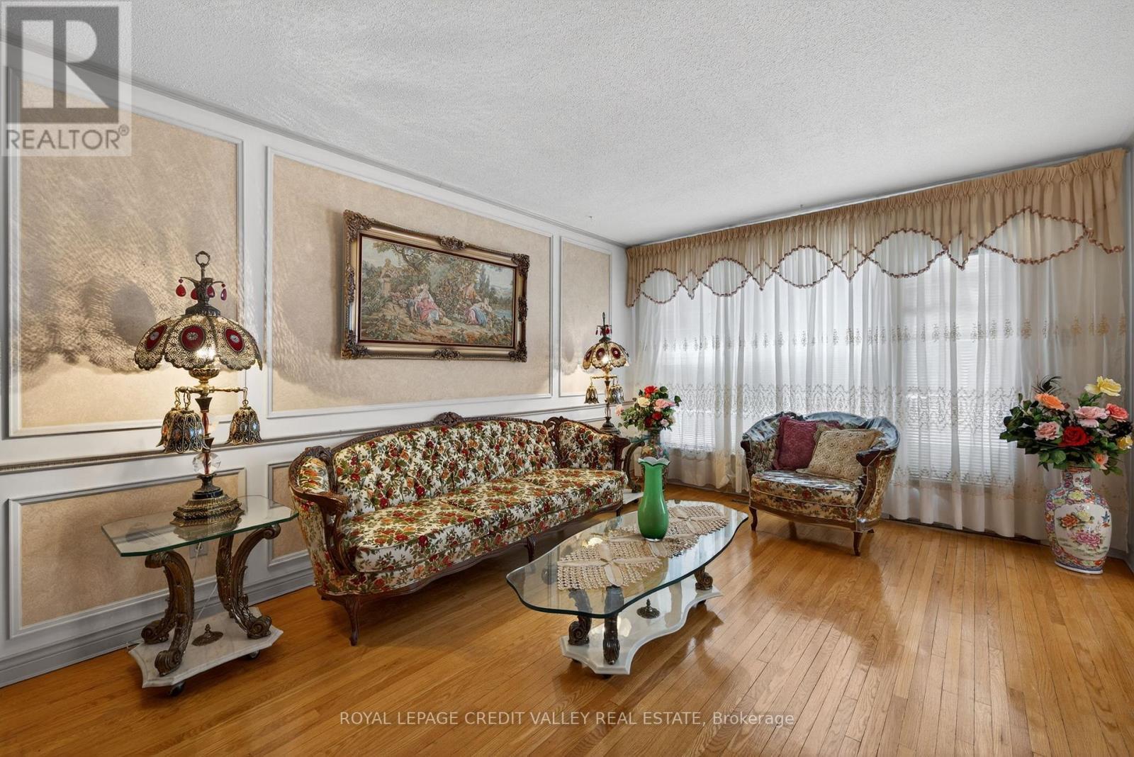 2305 Delkus Crescent, Mississauga, ON - Indoor Photo Showing Living Room