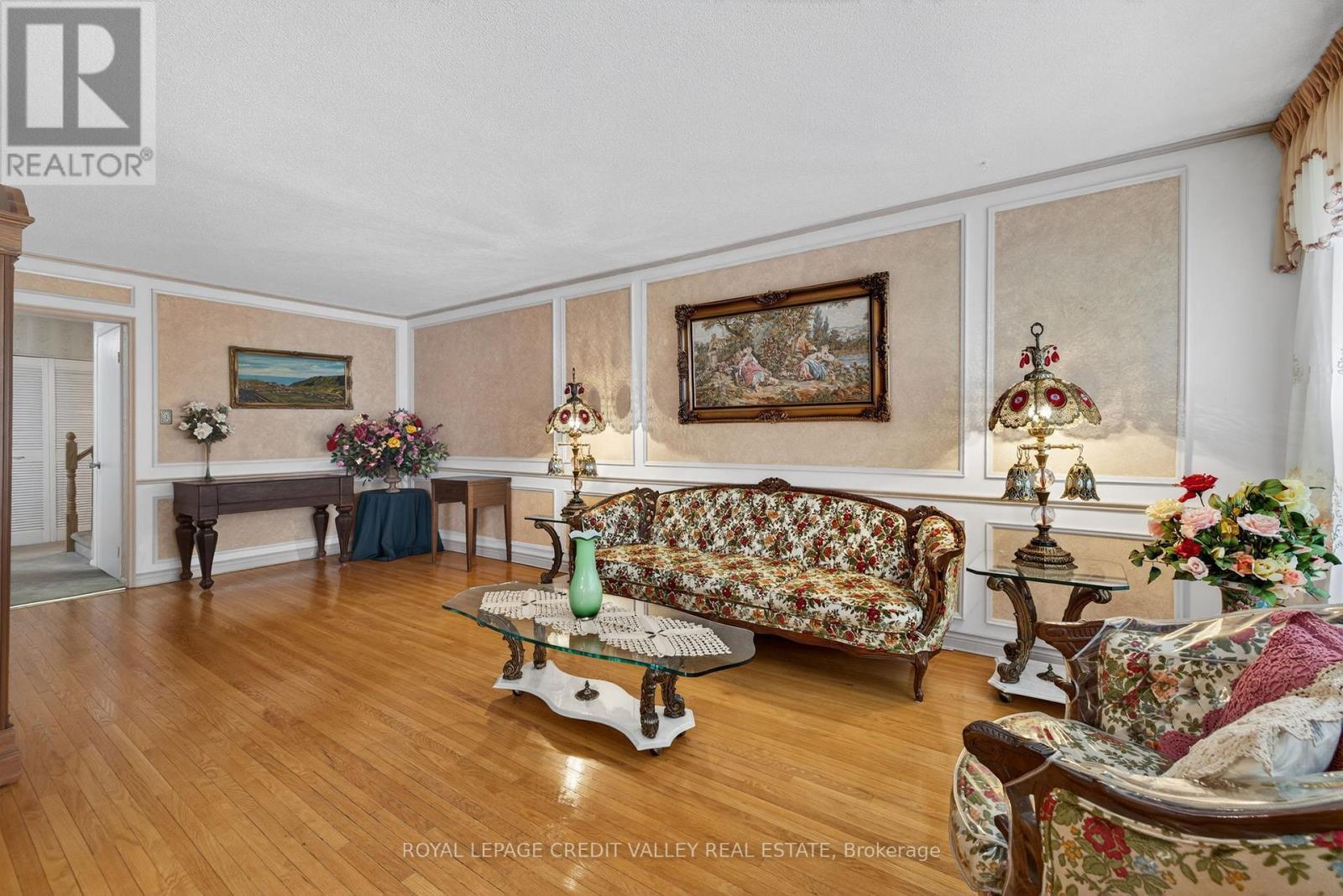 2305 Delkus Crescent, Mississauga, ON - Indoor Photo Showing Living Room