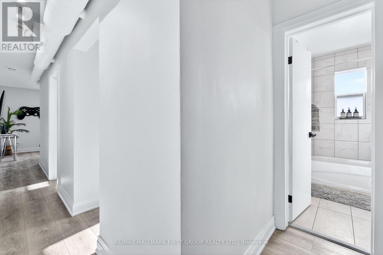 267 Lakeshore Road E, Mississauga, ON