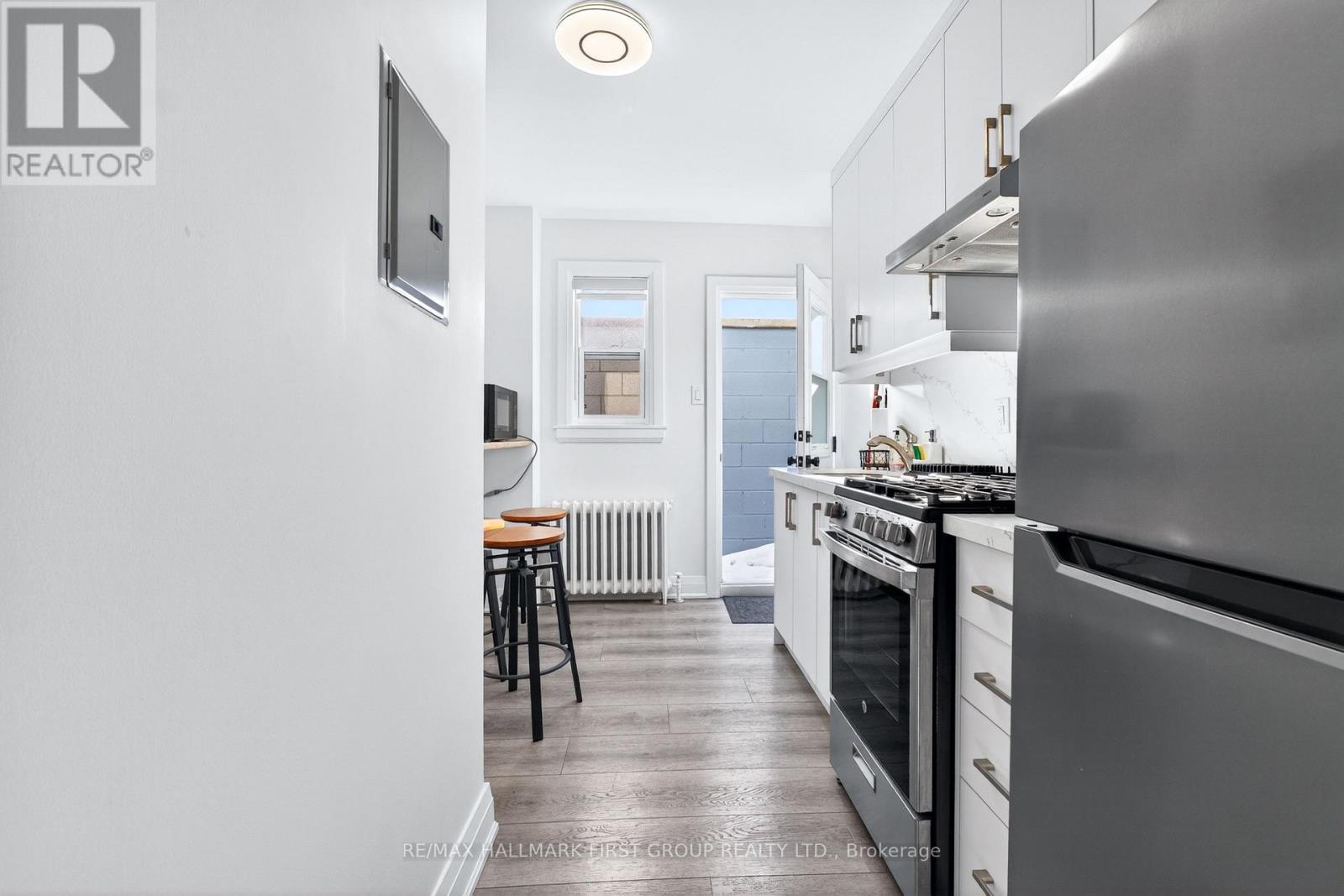 267 Lakeshore Road E, Mississauga, ON