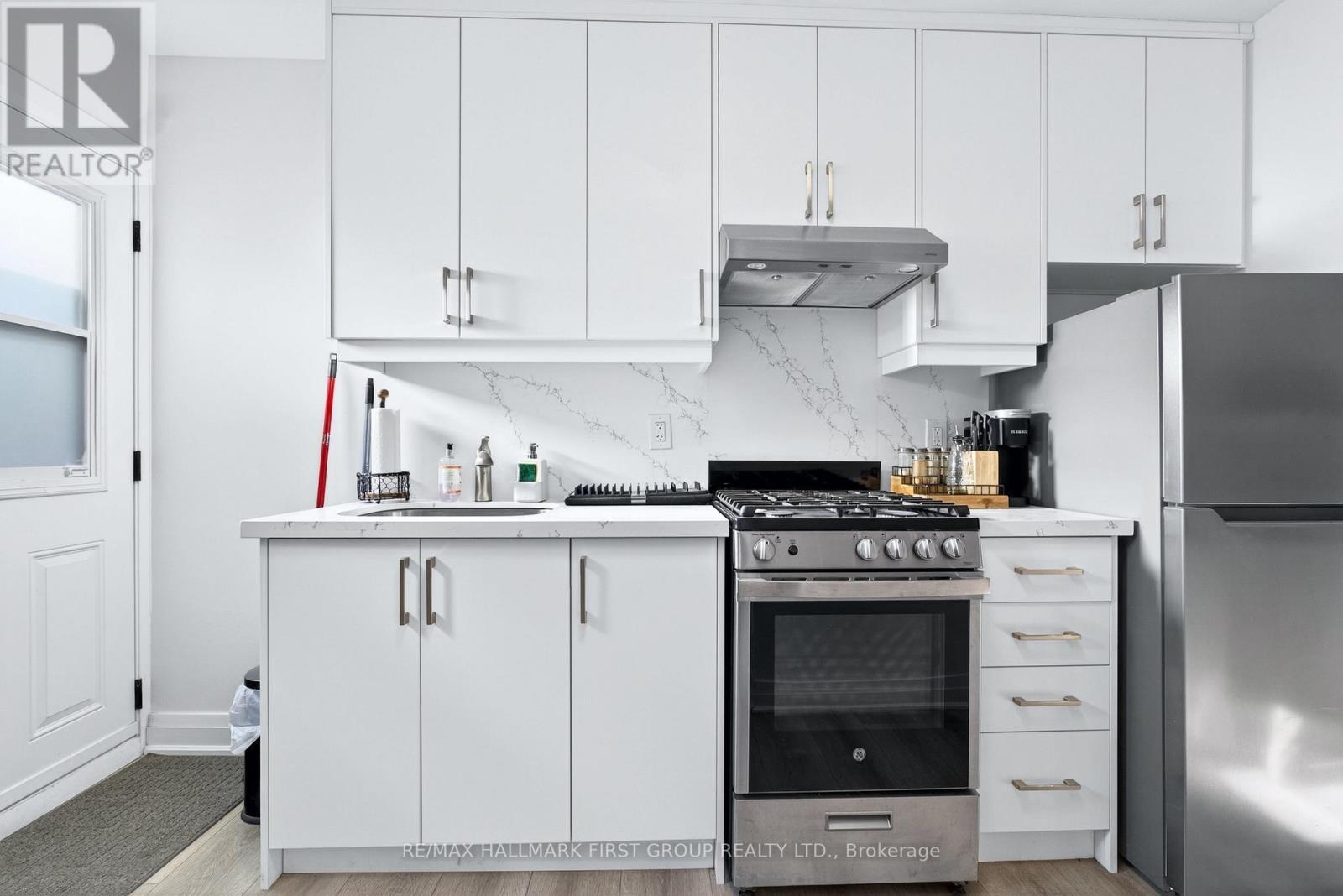 267 Lakeshore Road E, Mississauga, ON