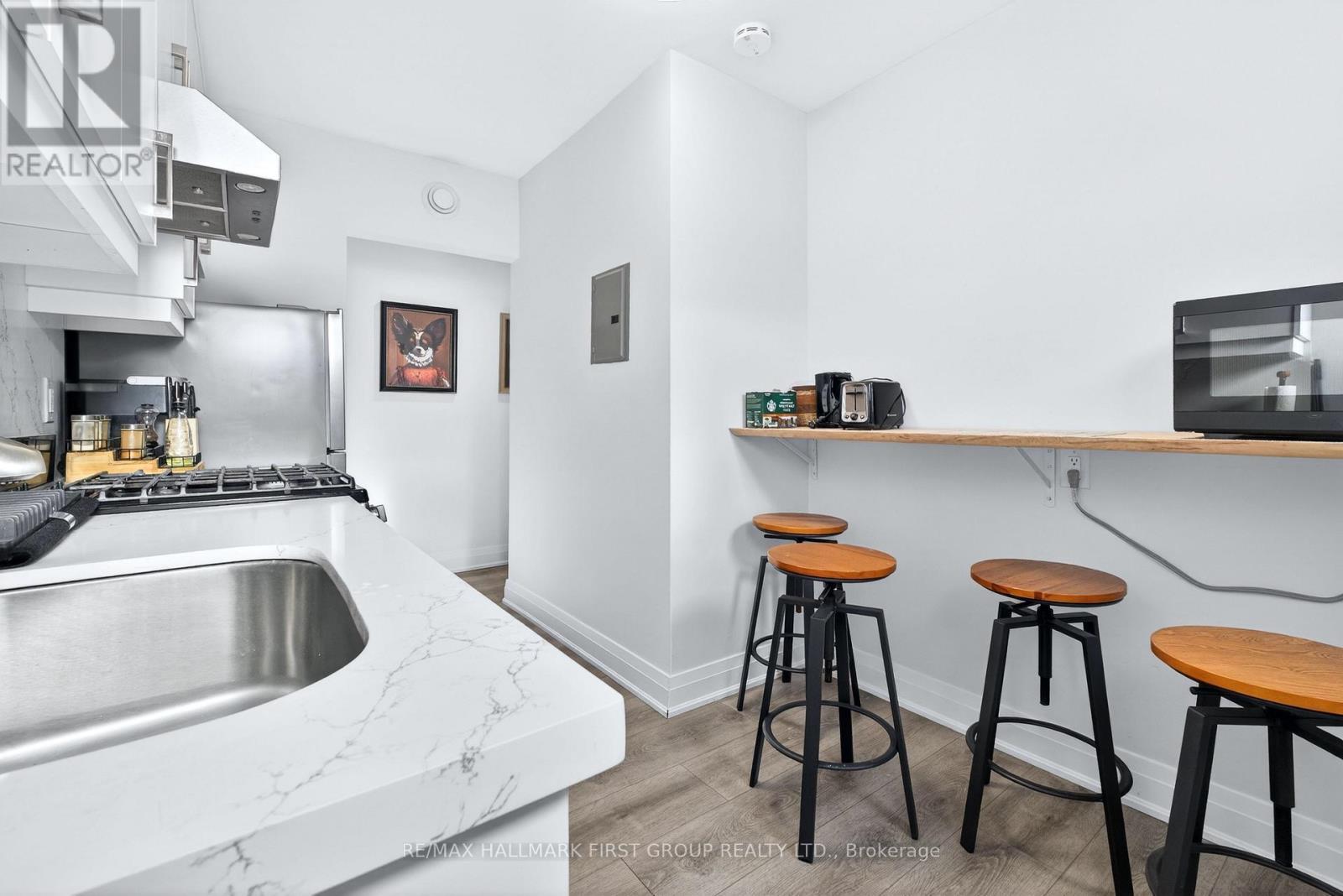 267 Lakeshore Road E, Mississauga, ON