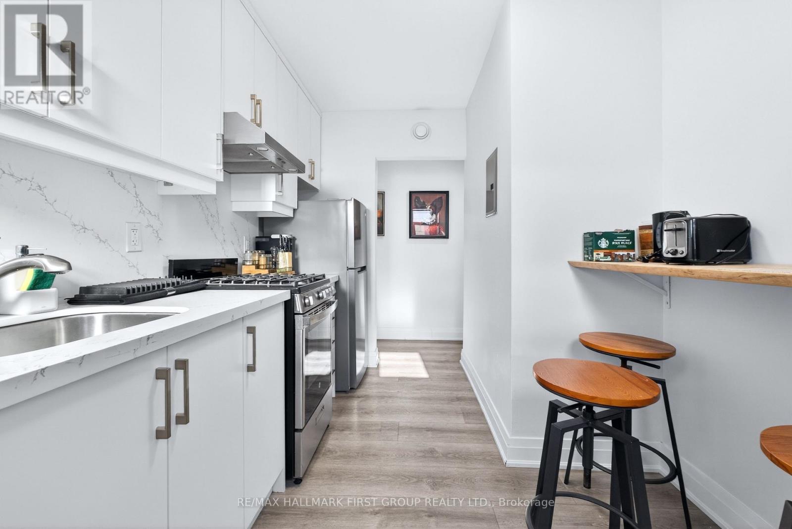 267 Lakeshore Road E, Mississauga, ON